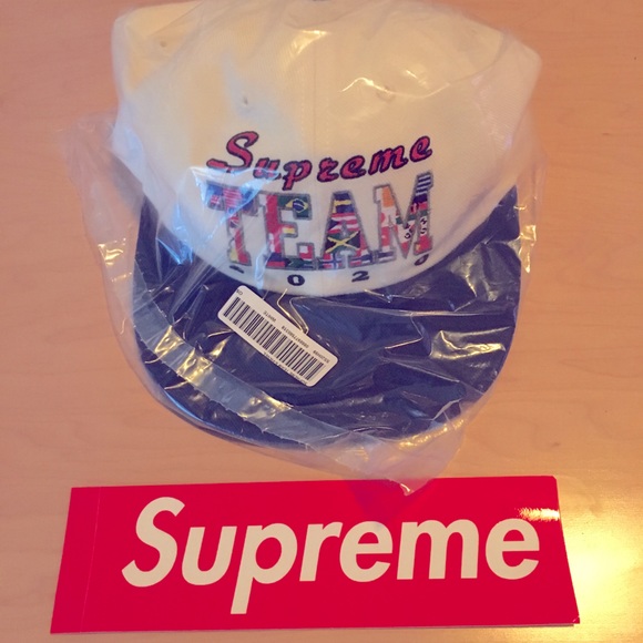NWT SUPREME RARE TEAM 2020 6-PANEL WHITE NAVY HAT